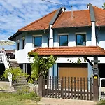 Gemenc Vendeghaz 度假居 包姚